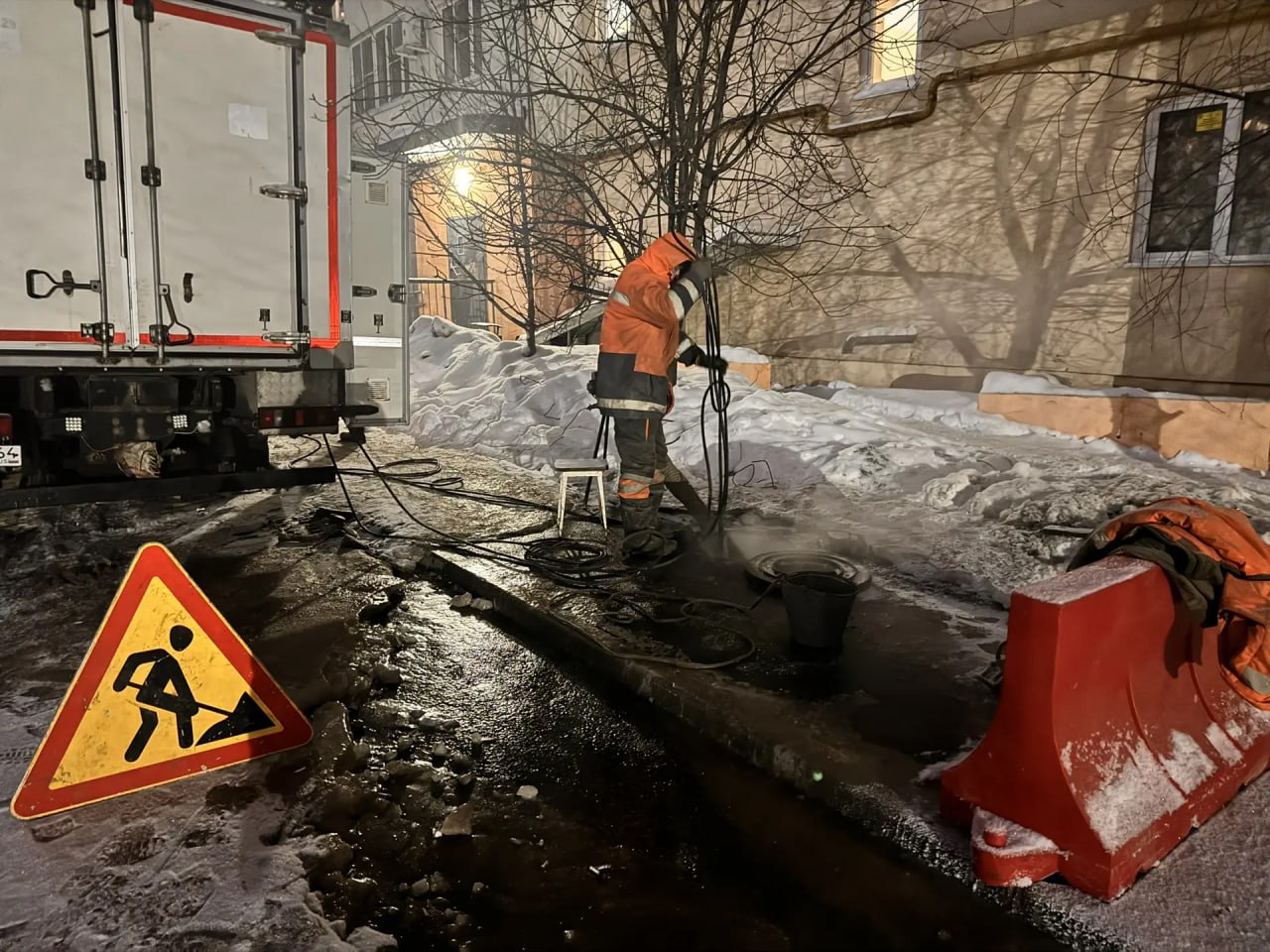 Жители Солнечного-2 четвёртые сутки проводят без холодной воды